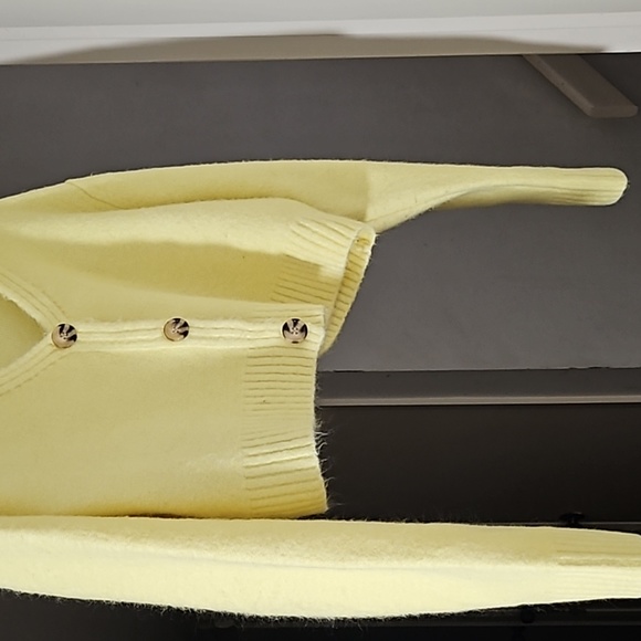 Yellow cardigan sweater 💛 - Picture 2 of 8